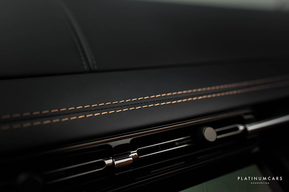 Aston Martin DB12 Volante 680hk / Kolfiber / B&W / Låga mil / SPEC