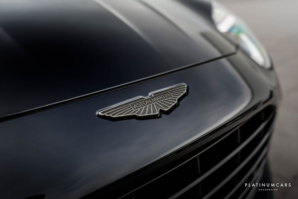 Aston Martin DB12 Volante 680hk / Kolfiber / B&W / Låga mil / SPEC