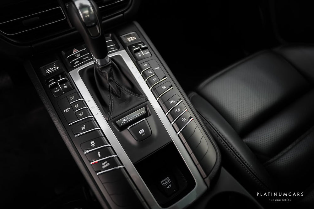 Porsche Macan Turbo PDK 440hk / Sv.såld / SportDesign