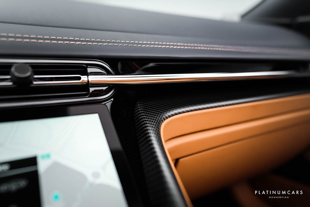 Aston Martin DB12 Volante 680hk / Kolfiber / B&W / Låga mil / SPEC