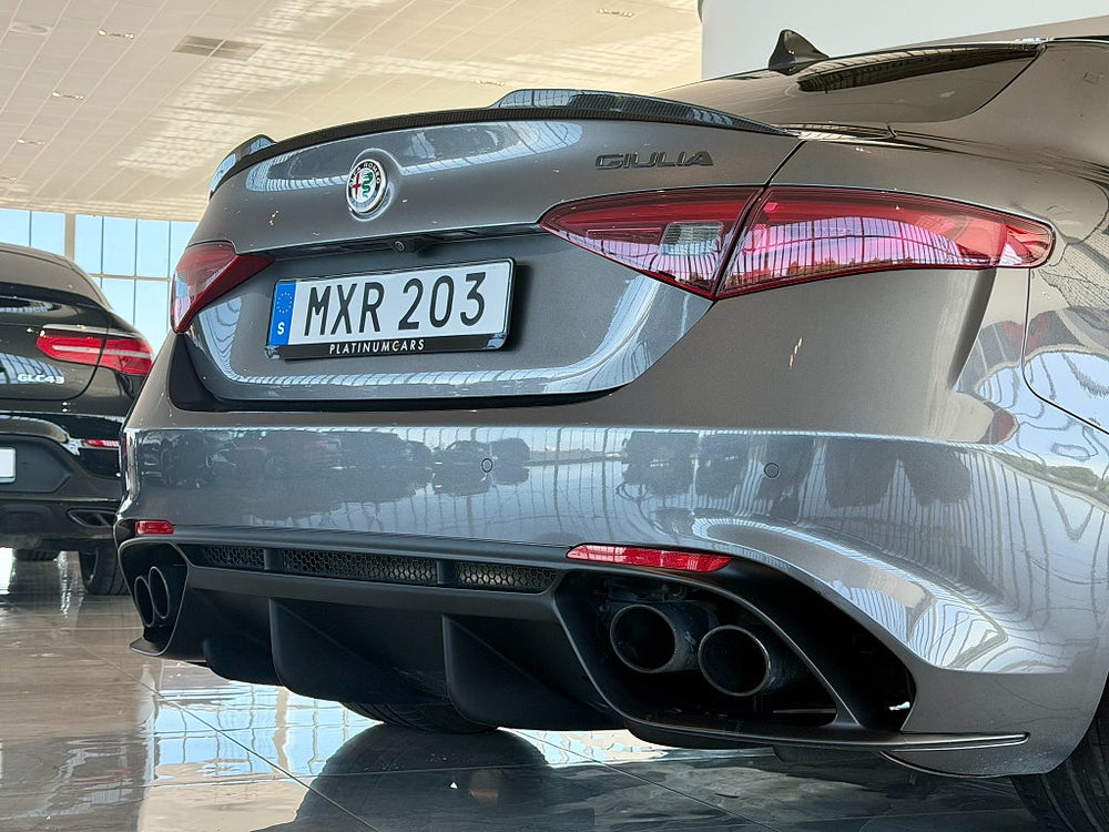 Alfa Romeo Giulia Quadrifoglio 510hk / H/K / Navi / Kolfiber / B-Kamera