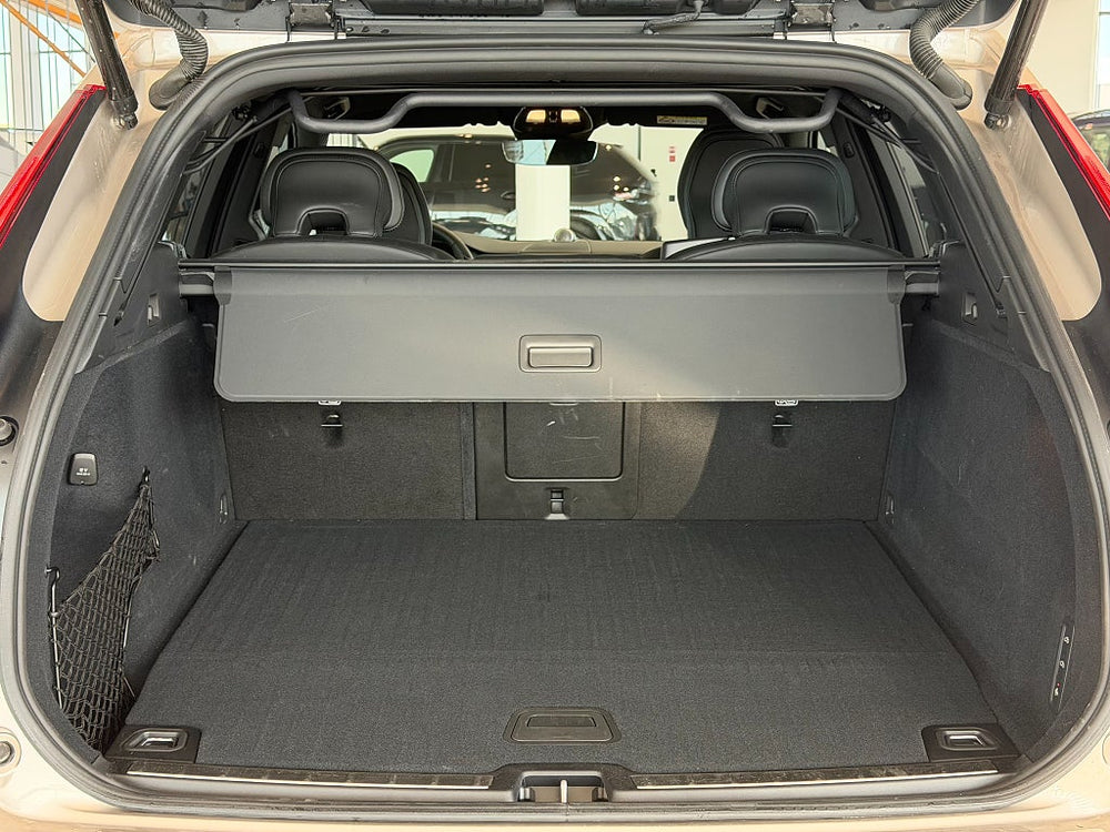 Volvo XC60 T6 Plug-In AWD 350hk / ULTRA DARK / Luftfjädring / B&W