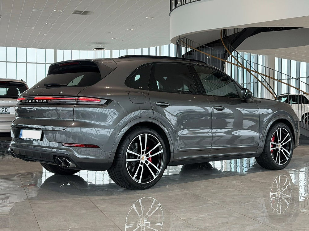 Porsche Cayenne S E-Hybrid 520hk / SportDesign / BOSE / Pano / Drag / HUD