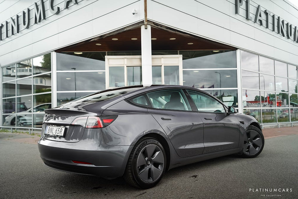 Tesla Model 3 Standard Range 2023 / LEASEBAR