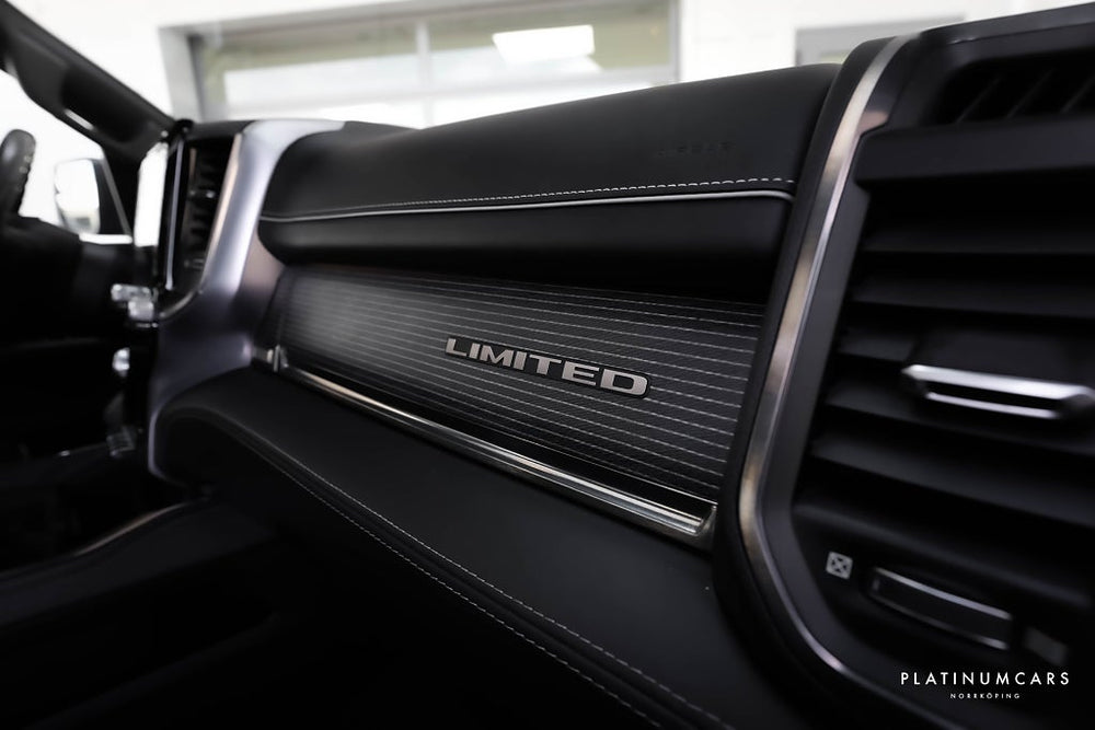 RAM 1500 Crew Cab 5.7 V8 HEMI Flex Fuel 4x4 / LEASEBAR