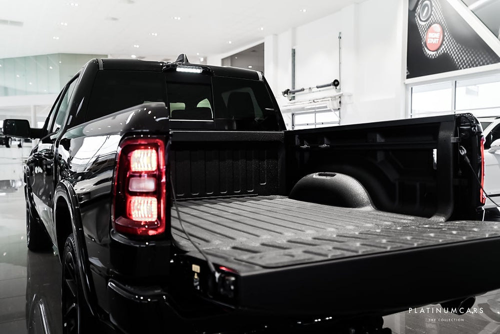 RAM 1500 Laramie Night Premium 2025 / NYA MOD/LEASEBAR