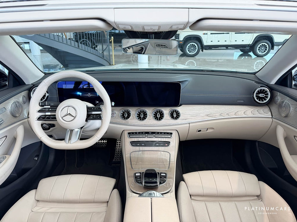 Mercedes-Benz E 300 Cab AMG 258hk / Night / Sv.såld / Massage