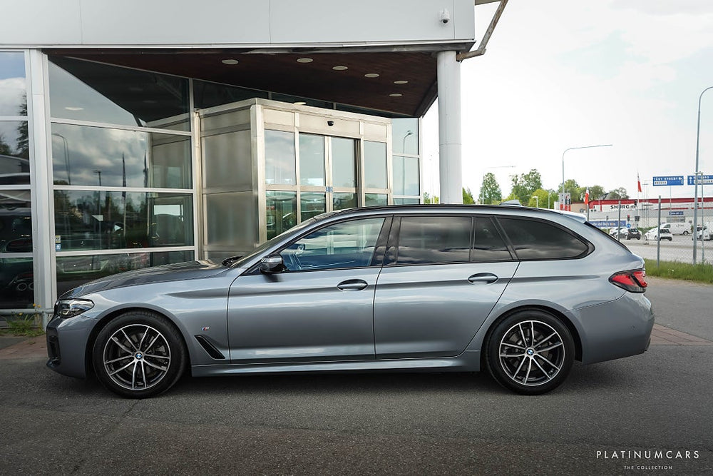 BMW 520d xDrive Touring M Sport / Värmare / Drag / Sv.Såld