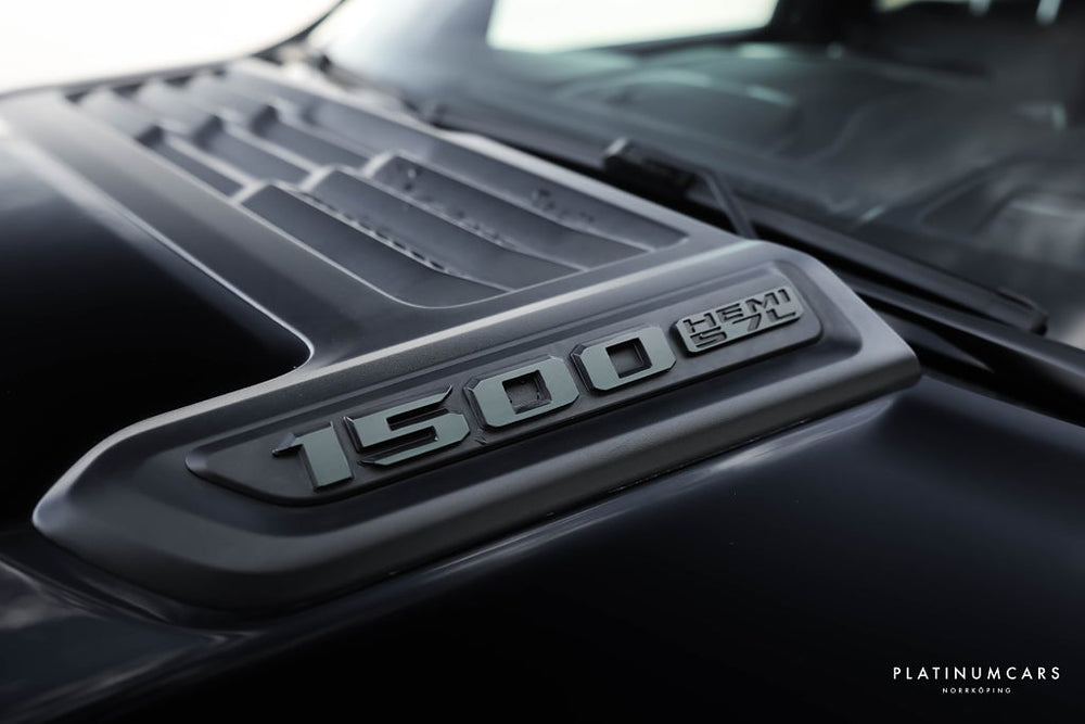 RAM 1500 Limited Night Rambox Tailgate V8 HEMI / LEASEBAR