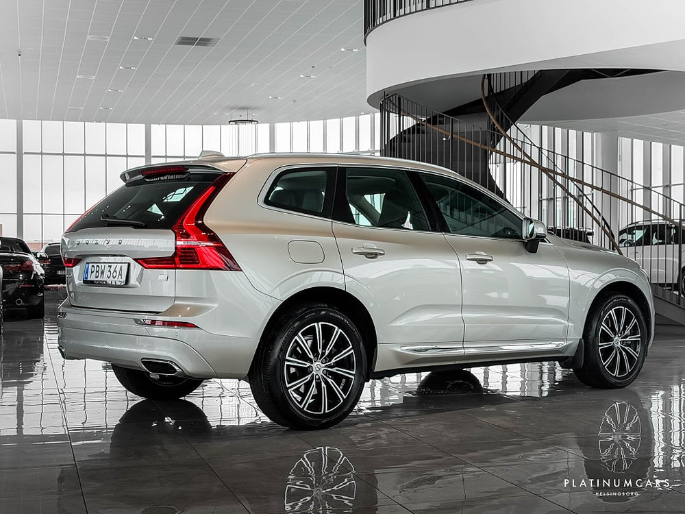 Volvo XC60 Recharge T6 AWD Momentum Advanced 341hk / Pano / VOC