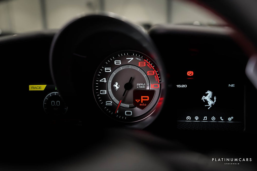 Ferrari F8 Spider Spider 3.9 V8 DCT 720hk / Carbon / Titan
