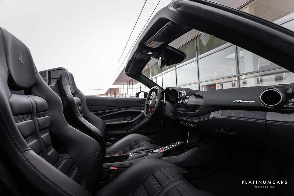 Ferrari F8 Tributo Tributo Spider 720hk / SPEC / Kolfiber  / Låga mil