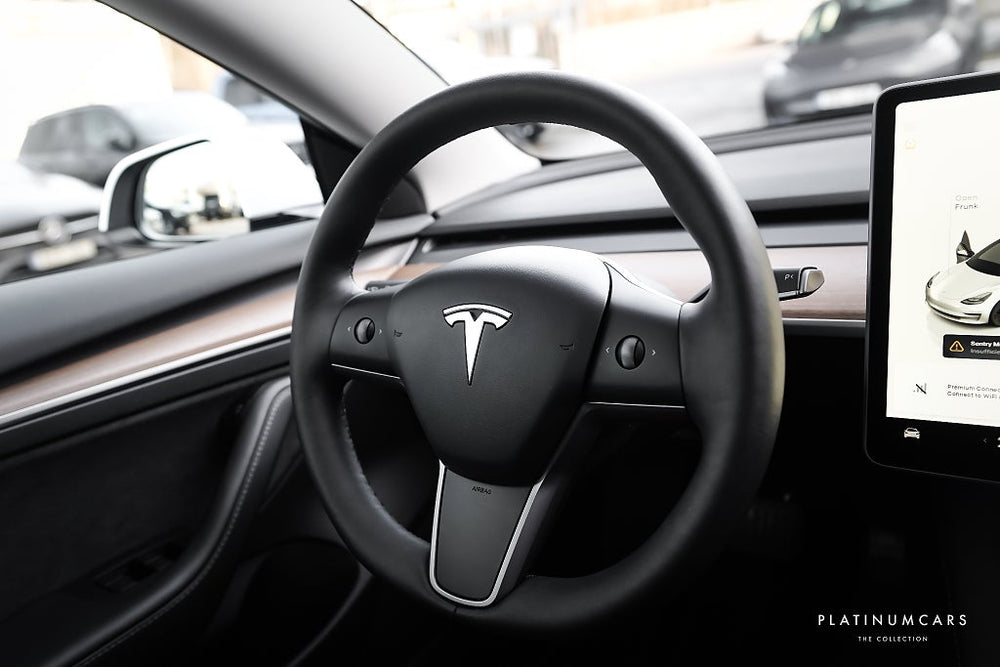 Tesla Model 3 Standard Range 2023 / LEASEBAR