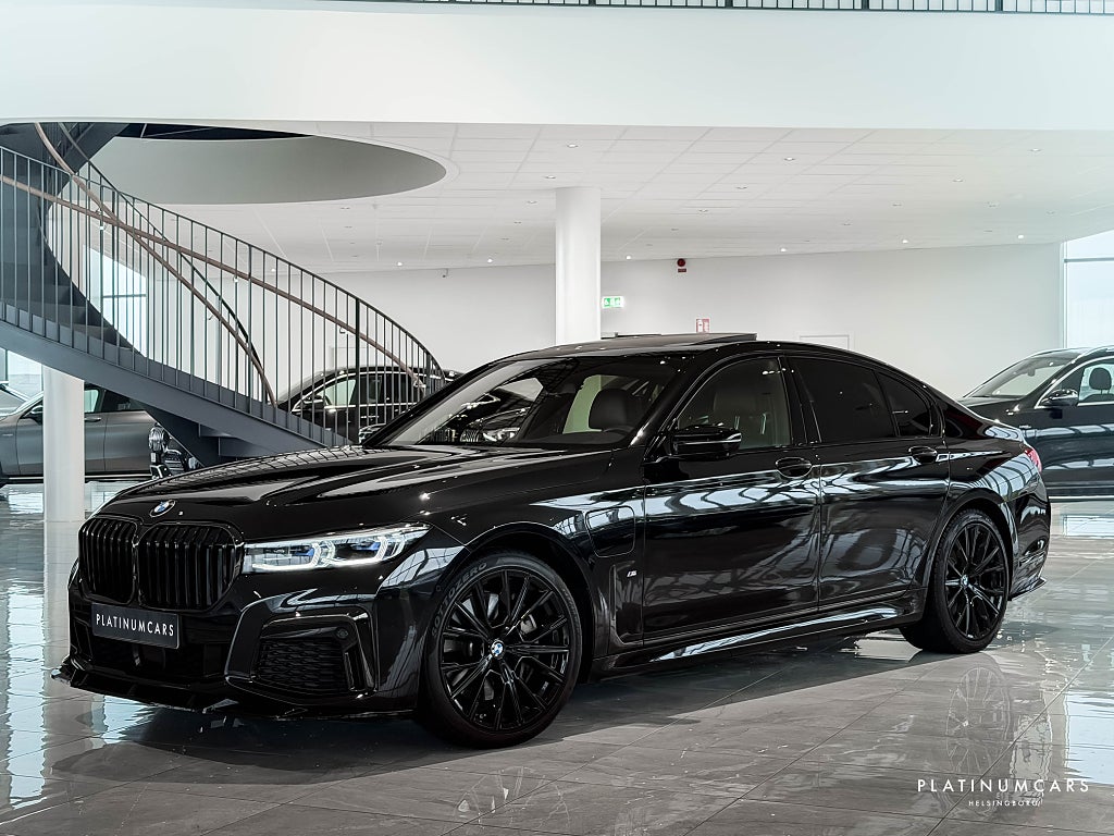 BMW 745e Steptronic M-Sport 394hk / Sv.såld / HUD / H&K