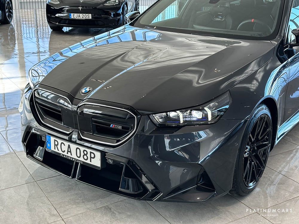 BMW M5 Touring 727hk  / ICONIC GlOW / B&W / Panorama / 360°