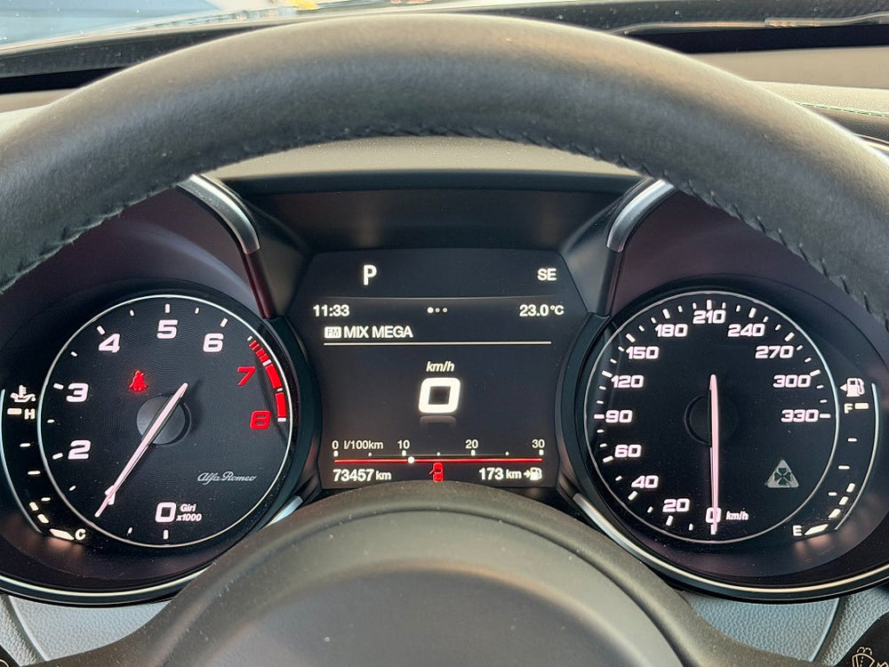 Alfa Romeo Giulia Quadrifoglio 510hk / H/K / Navi / Kolfiber / B-Kamera