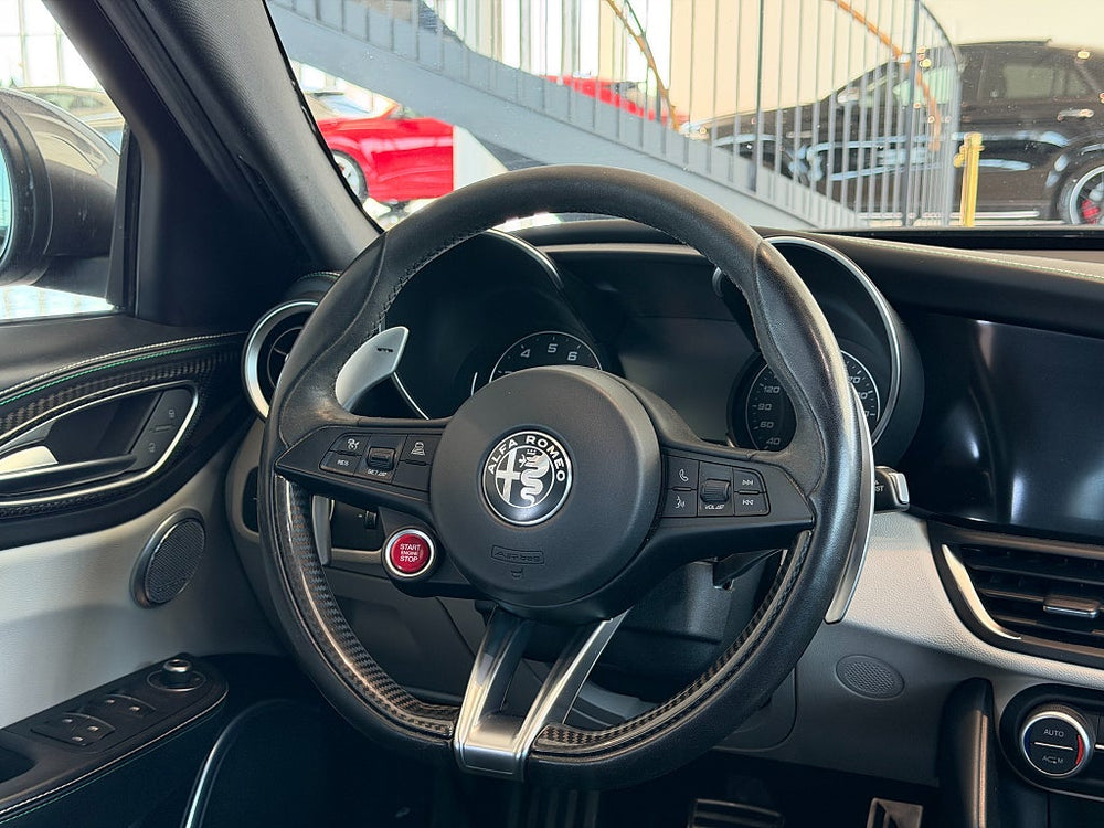 Alfa Romeo Giulia Quadrifoglio 510hk / H/K / Navi / Kolfiber / B-Kamera