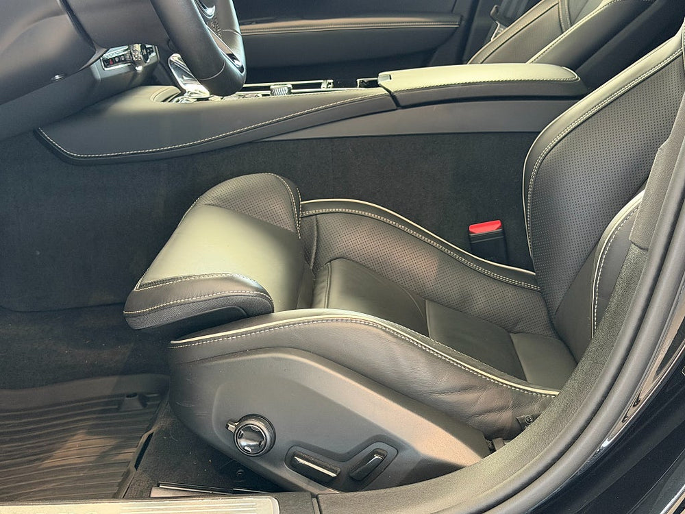 Volvo V90 T8 AWD 456hk / Ultra Dark / B&W / Luftfjädring / Pano