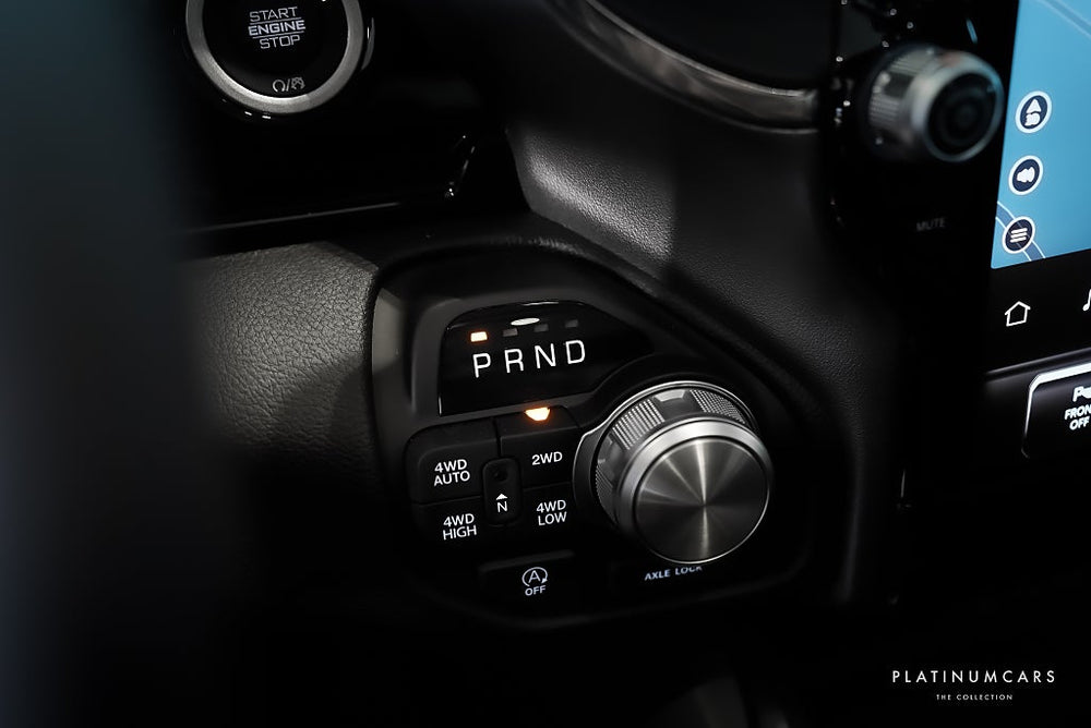 RAM 1500 Laramie Night Premium 2025 / NYA MOD/LEASEBAR