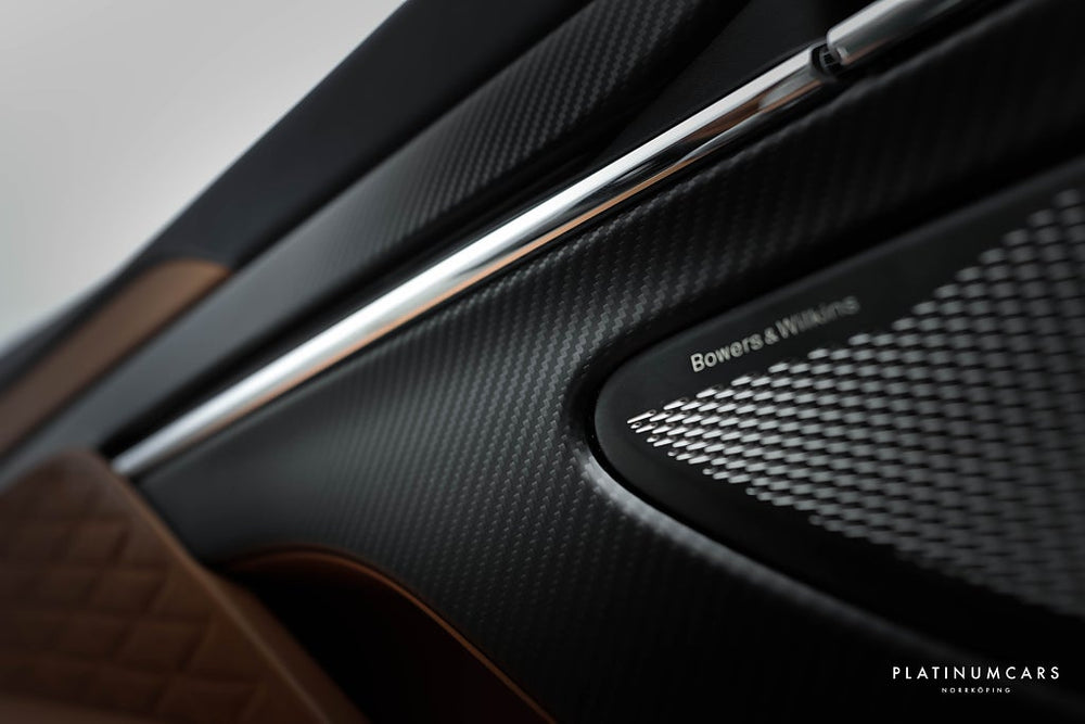 Aston Martin DB12 Volante 680hk / Kolfiber / B&W / Låga mil / SPEC
