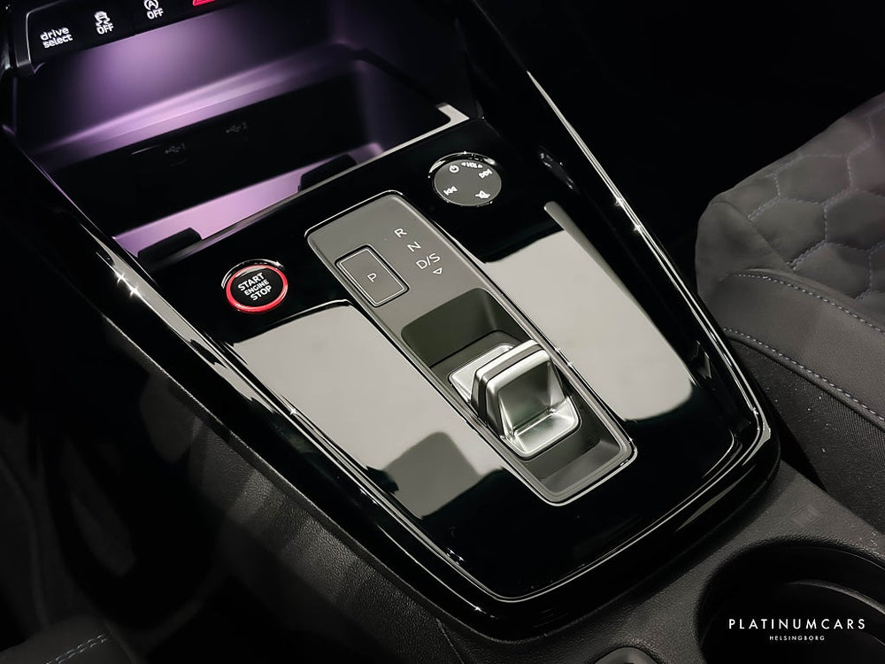 Audi RS3 Performance EDT Sedan 407hk / 1 av 300 / Sv.såld / SPEC