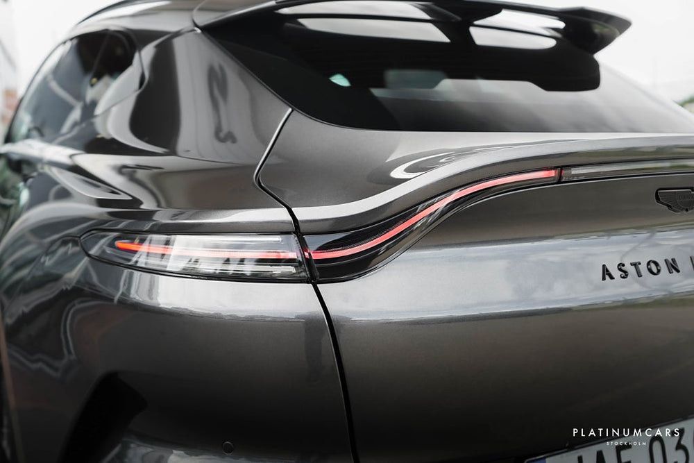 Aston Martin DBX707 707 4.0 V8 707HK / LEASEBAR / Carbon / Sv.Såld