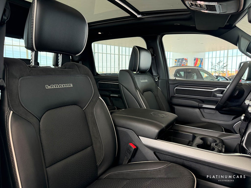 RAM 1500 Laramie Night Premium 2026 / NYA MOD/ LEASEBAR