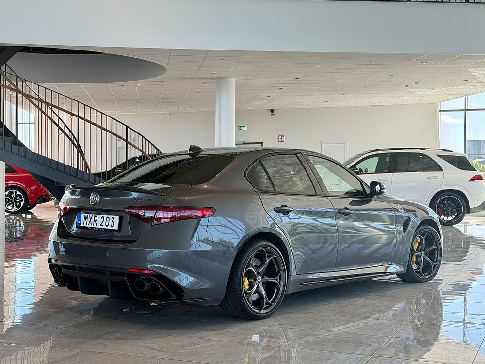 Alfa Romeo Giulia Quadrifoglio 510hk / H/K / Navi / Kolfiber / B-Kamera