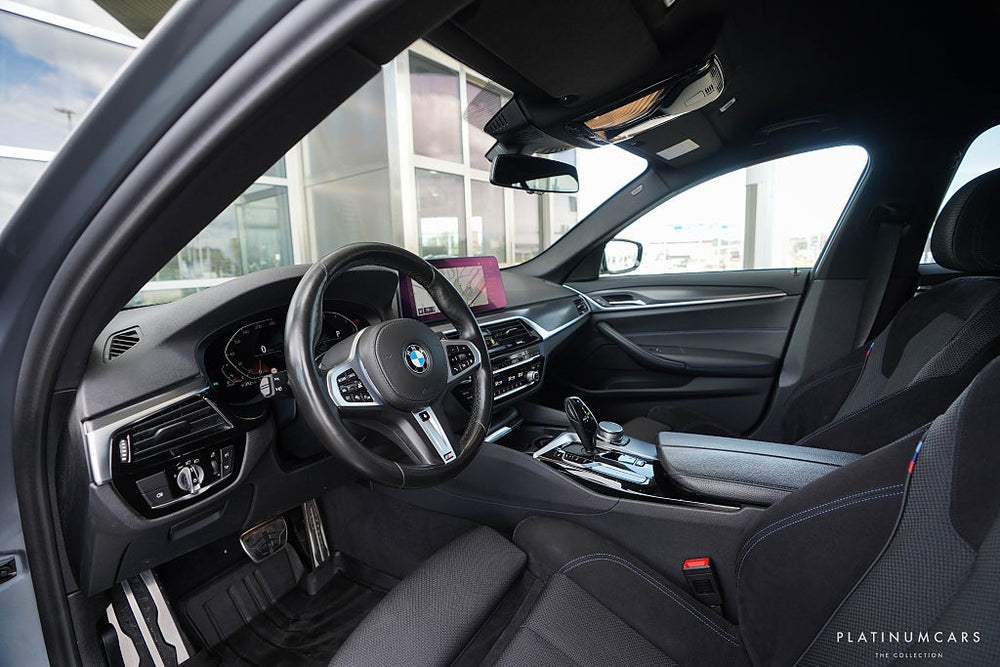 BMW 520d xDrive Touring M Sport / Värmare / Drag / Sv.Såld