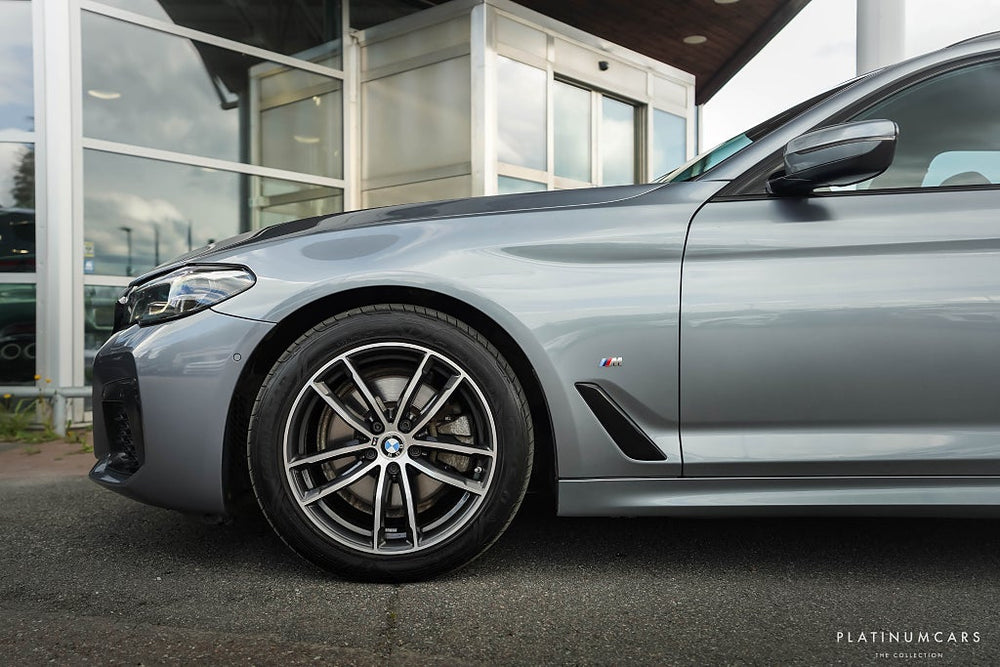 BMW 520d xDrive Touring M Sport / Värmare / Drag / Sv.Såld