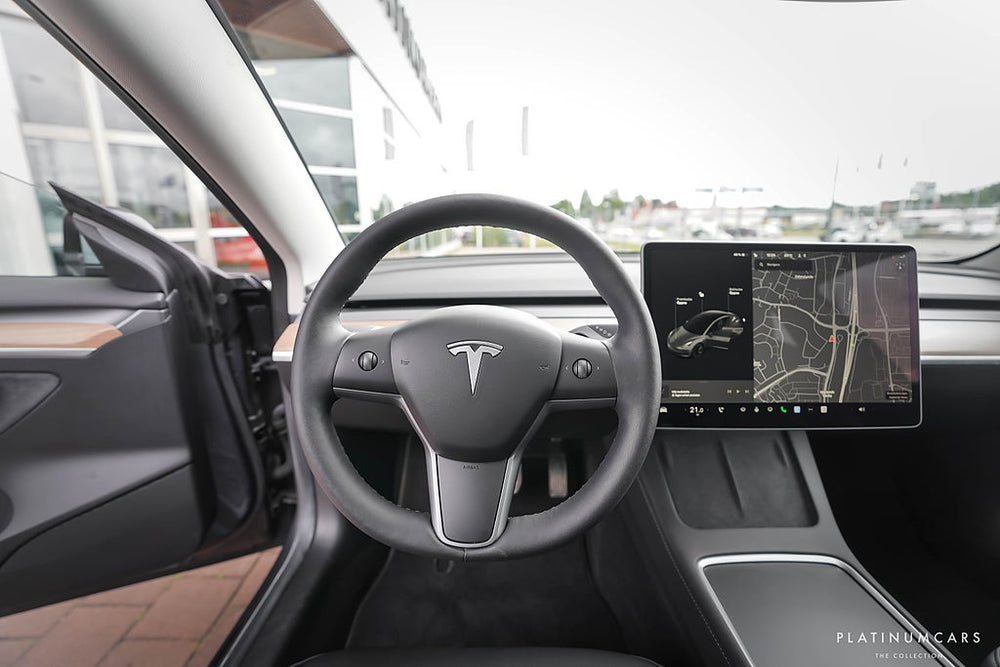 Tesla Model 3 Standard Range 2023 / LEASEBAR