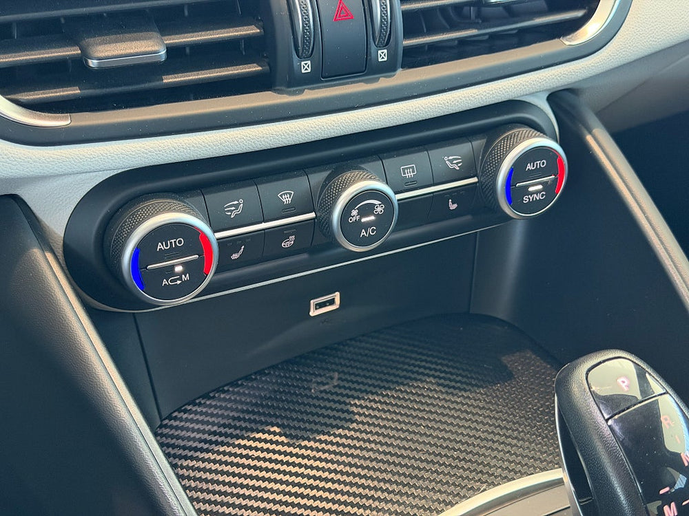Alfa Romeo Giulia Quadrifoglio 510hk / H/K / Navi / Kolfiber / B-Kamera